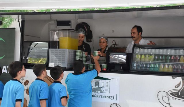Ödemiş’te kahve karavanı acil durumlara hazır! Öğretmenevi bahçesinde başladı, afet bölgesine gidecek