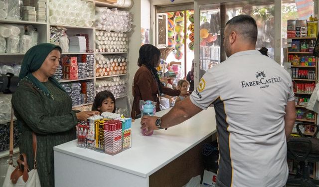Okullar açılmadan hesaplara yatırıldı! İzmir’de velilerin okul alışverişi başladı
