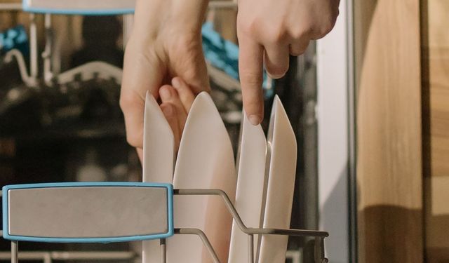 Seramik bulaşık makinesinde yıkanır mı? Her seramik ürün makineye atılmıyor