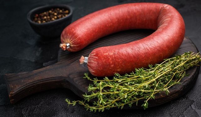 Sucuğun bozulduğu nasıl anlaşılır? Tüketmeden önce bu belirtilere dikkat!