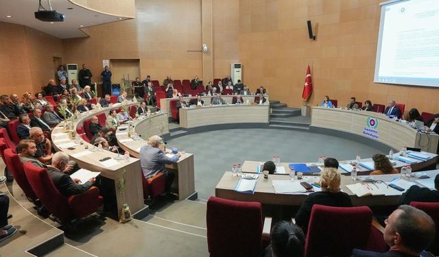 Gaziemir’de Şahin’den Işık’a borç sorusu! “Belediyenin ne kadar borcu var”