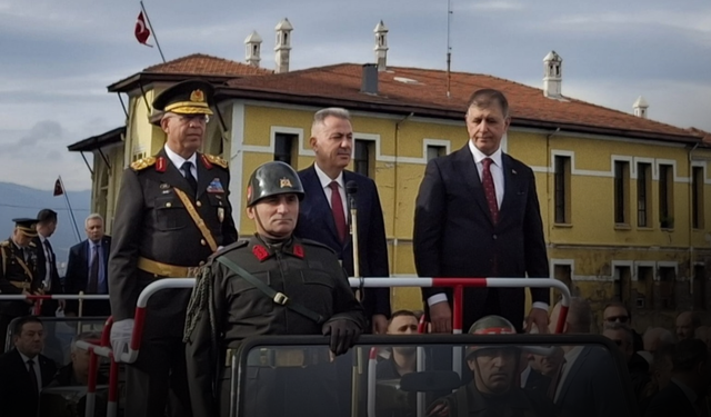 103. yıl coşkusu İzmir'i sardı! Cumhuriyet bayramı al bayraklarla kutlandı