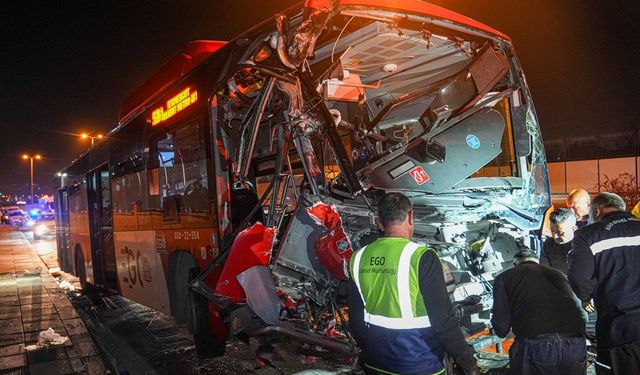 Ankara'da belediye otobüsü kaza yaptı! 24 kişi yaralandı