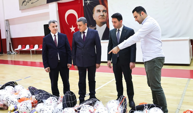 Bayraklı Belediyesi’nden okullara 1,5 milyon TL’lik spor desteği