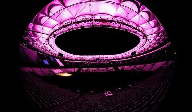 Beşiktaş’tan anlamlı destek! Tüpraş Stadı pembe ışıklarla aydınlatıldı