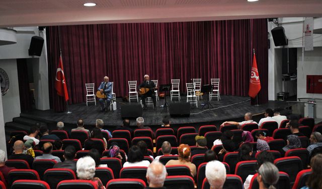 Bonova'da usta aşıklar ve genç çıraklar aynı sahnede