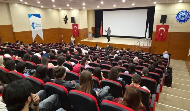 Ege Üniversitesi'nde İletişim Fakültesi öğrencilerine staj müjdesi: Nisan ayında fuar düzenlenecek