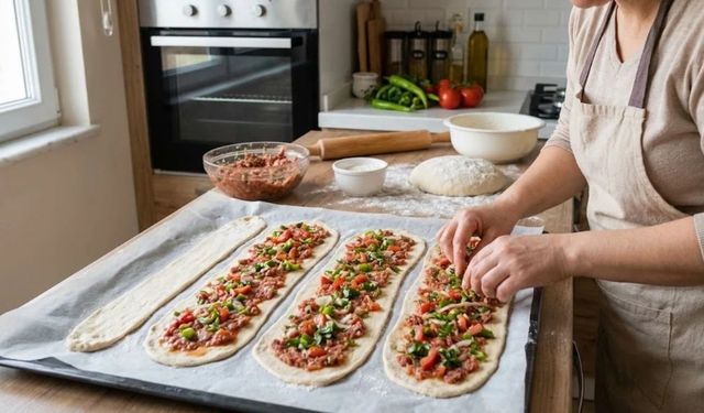 Evde etli ekmek yapmanın sırrı ortaya çıktı: Ustasından çıkmış gibi etli ekmek yapmak isteyenler bu tarifi deniyor