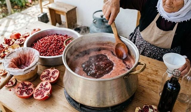 Evde nar ekşisi yapmak bu kadar kolaymış! Tam kıvam ve tadım yöntemi buymuş, lezzetini etkliyor