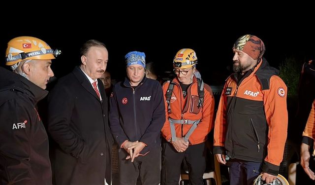 Vali Erin açıkladı! Isparta'daki Yazılı Kanyon'da mahsur kalan 10 kişi kurtarıldı