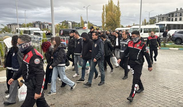 İzmir dahil 5 ilde yasa dışı bahis operasyonu: 62 kişi tutuklandı