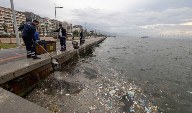 İzmir Körfezi'nde iki koldan temizlik! Yılda bin 500 ton atık çıkarılıyor