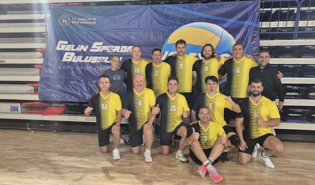 Tüm maçları set vermeden kazandılar! İzmir’de voleybolun şampiyonu belli oldu: İzmir Valiliği