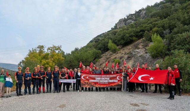 İzmir’de Cumhuriyet’in 103. yılına özel yürüyüş!