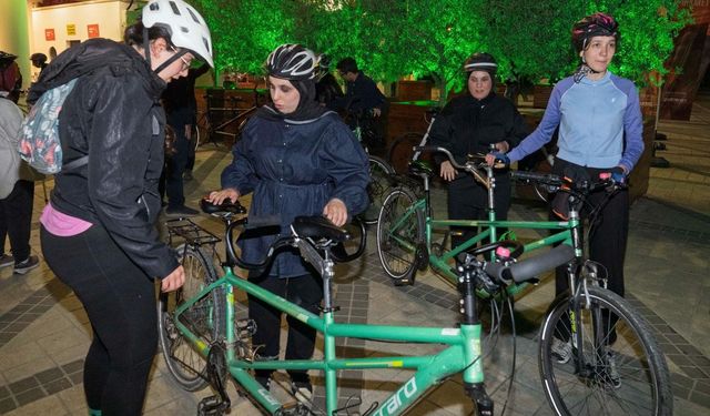 İzmir’de anlamlı buluşma: Görme engelliler pedal çevirdi