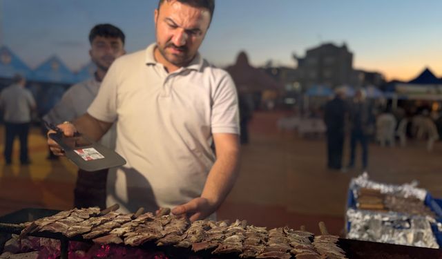 İzmir'de Erzurum rüzgarı! Cağ kebabı ve kadayıf dolması büyük ilgi gördü