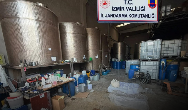 İzmir’de kaçak alkol operasyonu! 10 tankta 21 bin 20 litre sıvı ele geçirildi