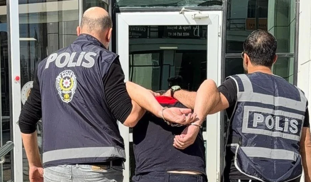İzmir’de kan donduran iddia! İtfaiyeci eski sevgilisinin evini ateşe verdi
