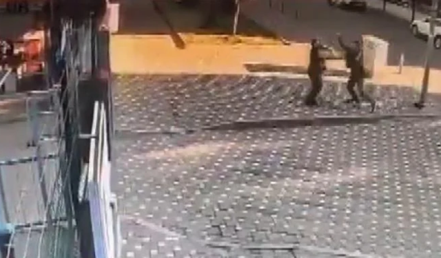 İzmir’de okul önünde arbede! Bekçiye saldıran şahıs öğretmen çıktı