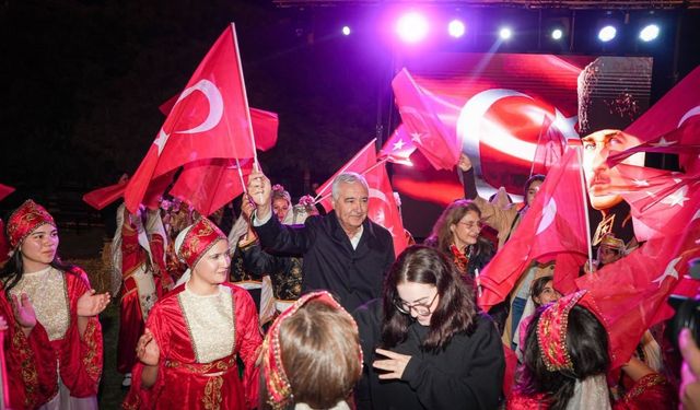 Kemalpaşa'da 29 Ekim Cumhuriyet Bayramı coşkuyla kutlandı