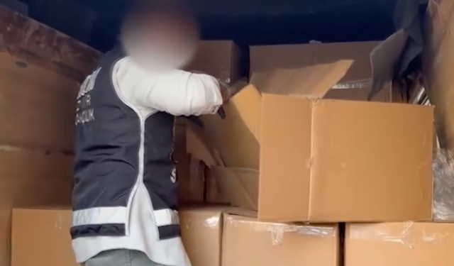 Bornova'da 1 milyon makaron ele geçirildi