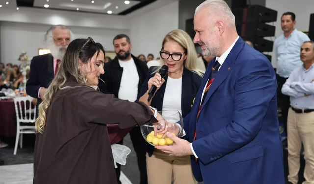 Menemen’de çiftçi kadınlar günü coşkusu! Hediyeler sahiplerini buldu