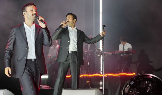 Mert Demir konserinde festival coşkusu yaşandı: Binlerce kişi şarkıları hep birlikte söyledi