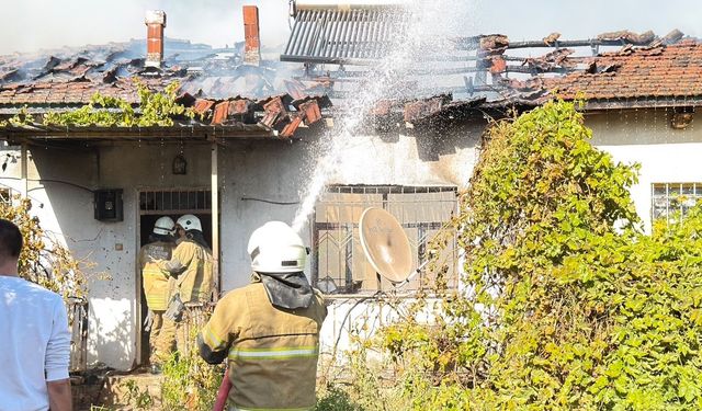 Ödemiş'te korkutan yangın: Ekipler seferber oldu