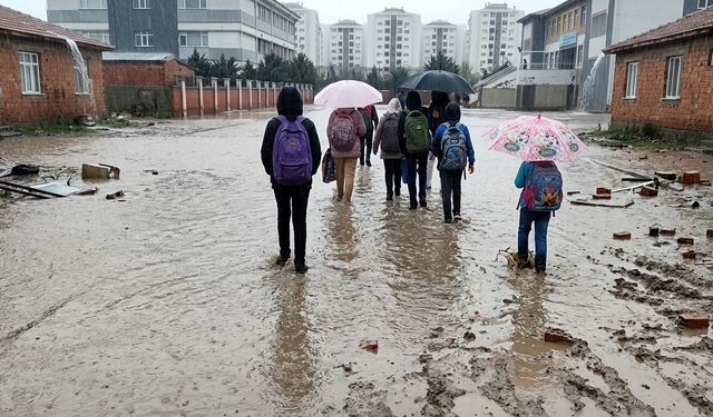 Son dakika! Vali Gül duyurdu: İstanbul'da okullar yarın da tatil edildi