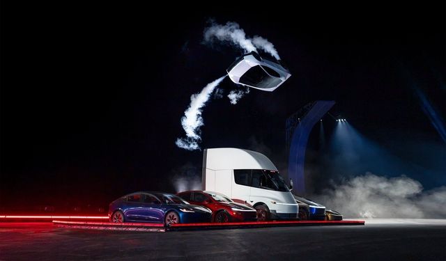 Tesla Roadster tanıtımında dikkat çeken gösteri: 5 aracın üzerinden uçtu