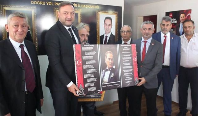 Utku Gümrükçü’den İzmir için iş birliği çağrısı ve hesaplaşma mesajı! “Biz milletin gündemiyle ilgileniyoruz”
