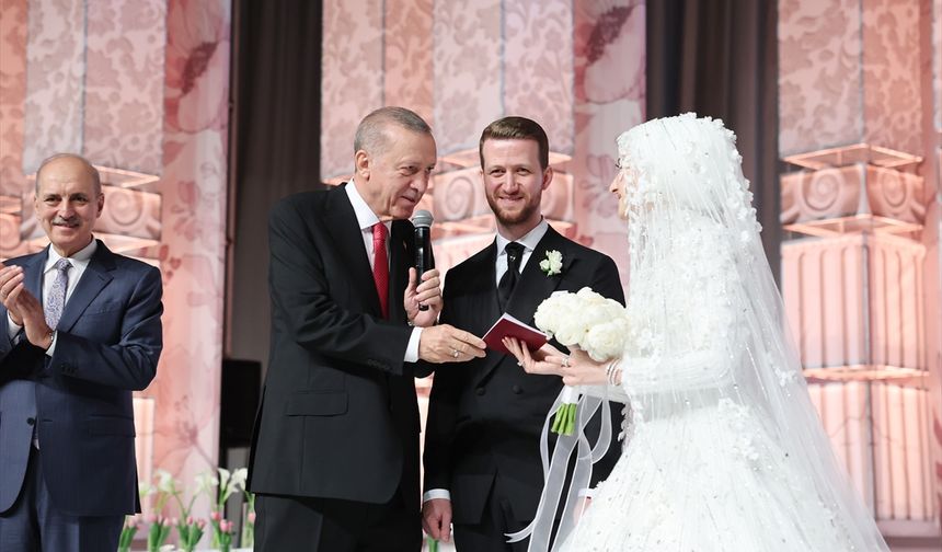 Cumhurbaşkanı Erdoğan yeğeninin nikah şahitliğini yaptı