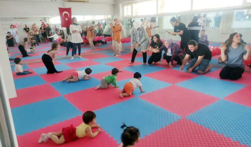 Bebekler emekleyerek yarıştı
