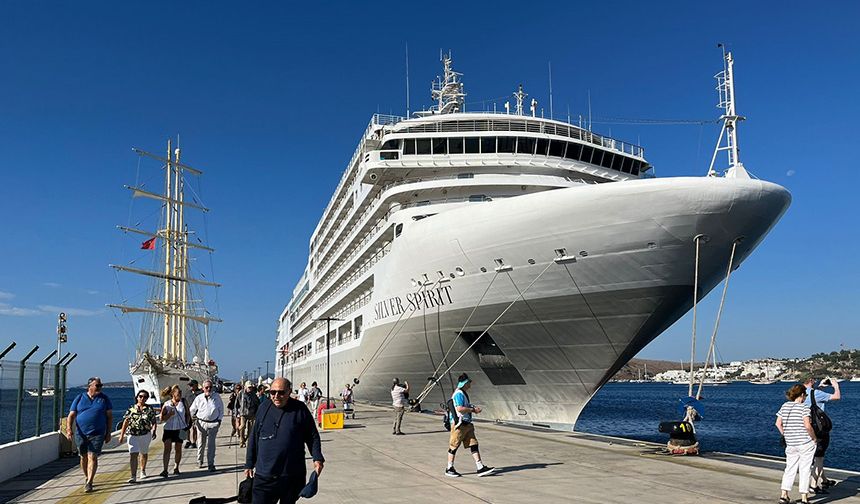 Bodrum’a 2 gemi ile 717 turist geldi