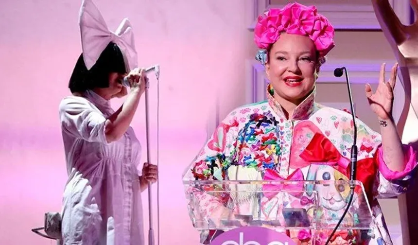Yıllarca yüzünü göstermeyen şarkıcı Sia'dan estetik itirafı