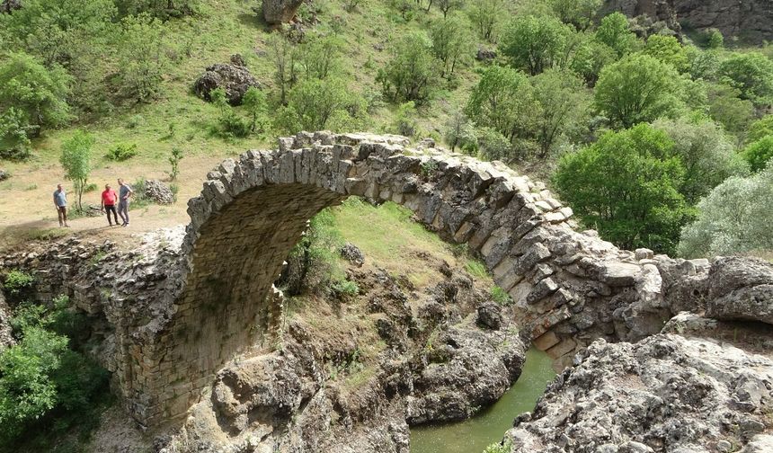 2 bin yıllık Taş Köprü de restorasyon çalışmaları tamamlandı