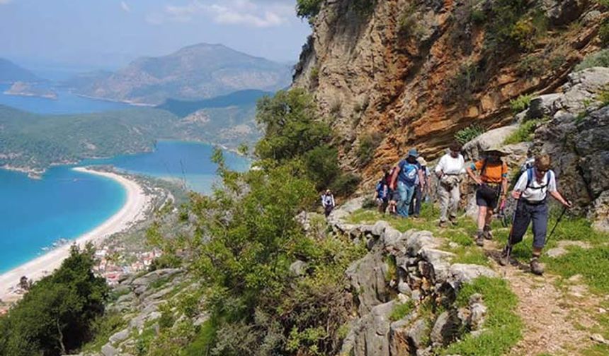 Türkiye'nin doğal güzelliklerini keşfedin: En iyi yürüyüş rotaları