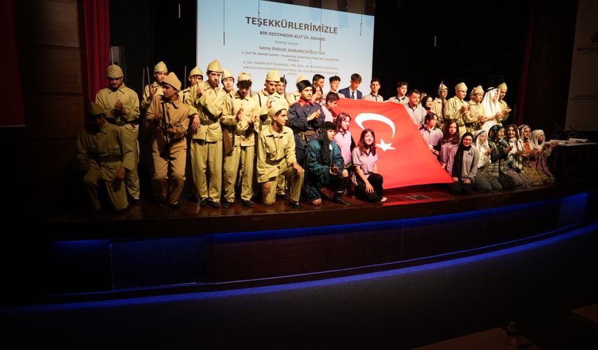 Türkiye'de ilk defa yazılan 'Bir Destandır Kut'ül Amare' tiyatrosu sahnelendi