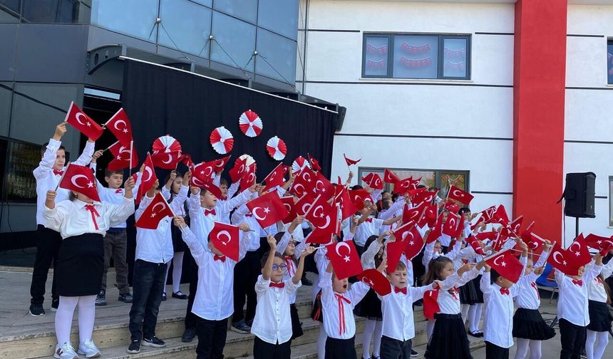 28 Ekim yarım gün mü? Bir hafta tatil var mı? 29 Ekim Cumhuriyet Bayramı 2025 tatil takvimi belli oldu!