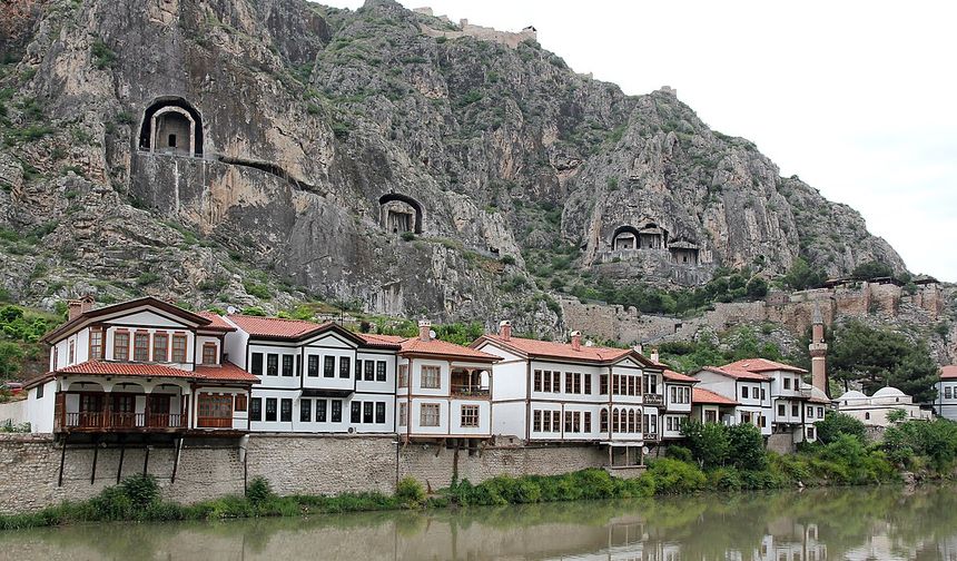 Amasya: Tarihin ve doğanın buluştuğu, kartpostallık güzelliklerle dolu bir şehir