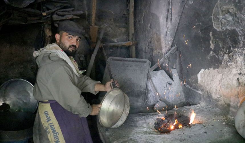 Yılmaz Öncü iki mesleği bir arada yaşıyor