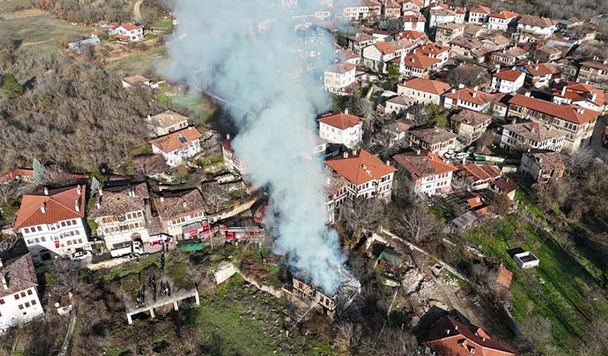 150 yıllık tarihi konak yanarak kullanılamaz hale geldi