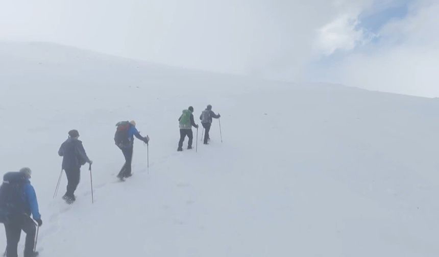 Uludağ'da sezonun ilk kar sürprizi