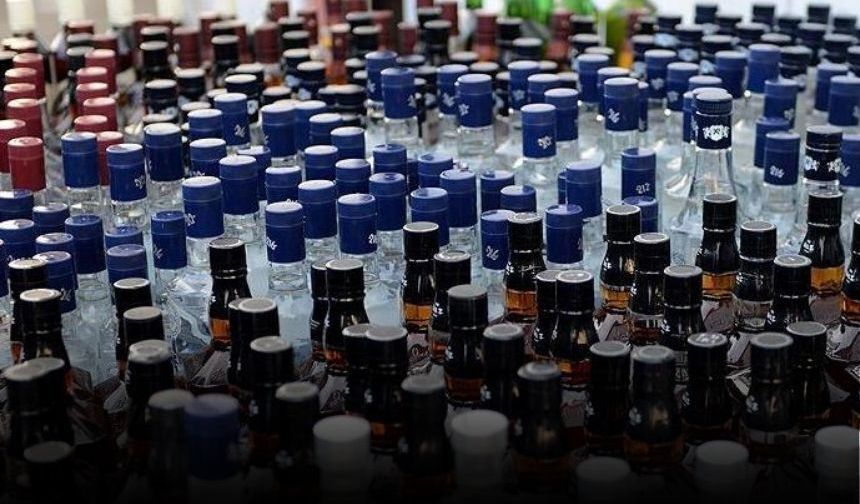İzmir’de kaçak içki operasyonu! Binlerce şişe ele geçirildi