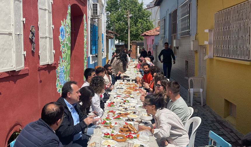 Dijital tanıtım hamlesiyle turizmi canlandı! Gastronomi tutkunları İzmir’in yanı başındaki ilçe akın ediyor