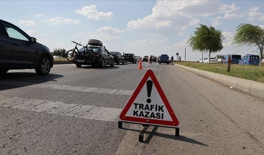 Son Dakika: Yolcu otobüsü tıra çarptı! Çok sayıda ölü ve yaralı var