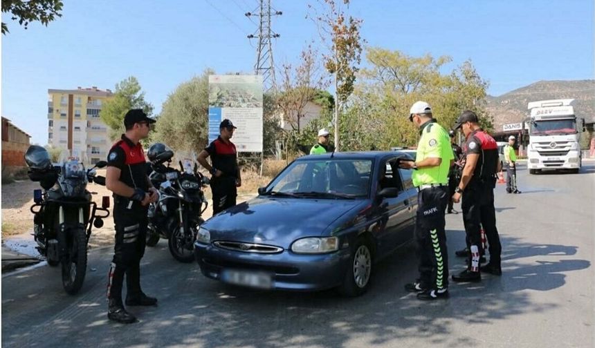 İzmir'de hapis cezası bulunan 496 kişi yakayı ele verdi