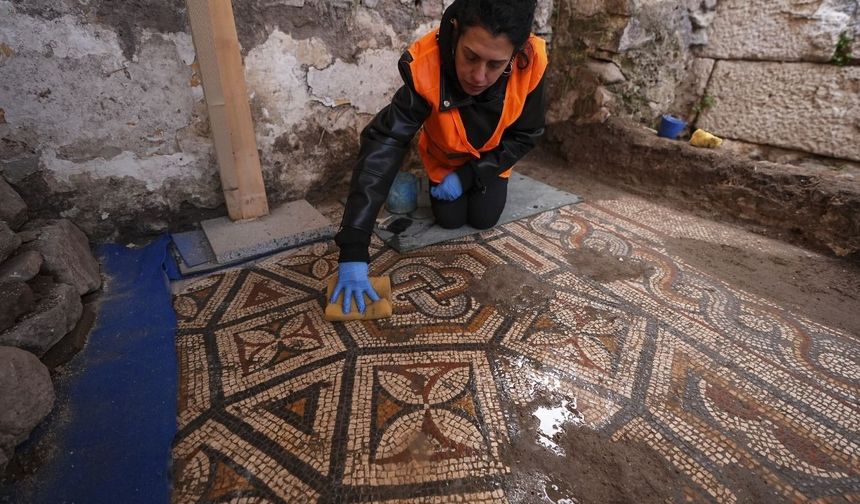 70 yıl sonra Smyrna’da büyük keşif! Mozaikteki gizemli “Süleyman Düğümü” ortaya çıktı