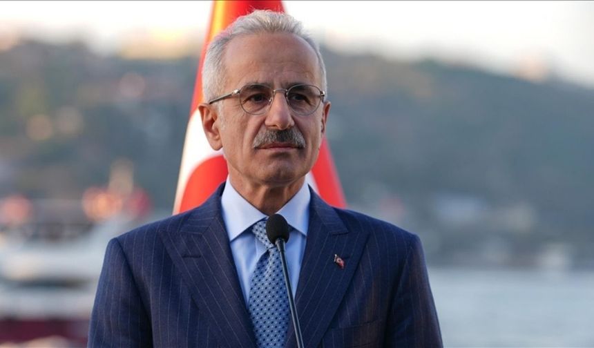 Binlerce tonluk JSD6000 İstanbul Boğazı'ndan geçti! Bakan Uraloğlu paylaştı: Gemi trafiği yeniden açıldı