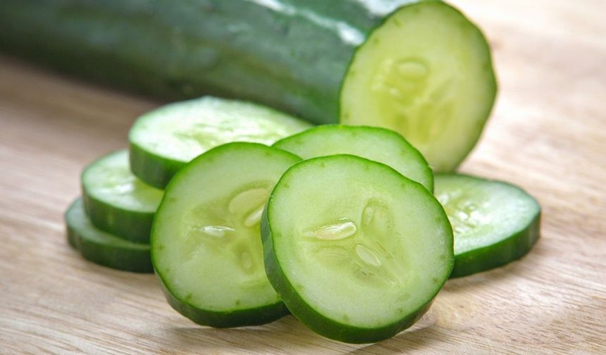 Salatalık kışın da sofralarda! Kışın salatalık yenir mi? Peki, sağlığa faydası var mı? Uzmanı açıkladı